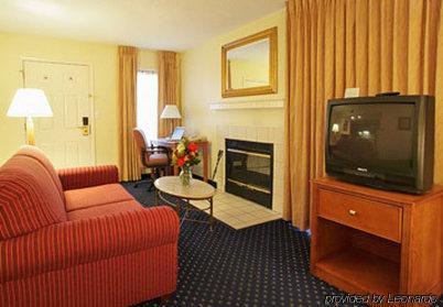 Gatehouse Suites East Lansing Værelse billede